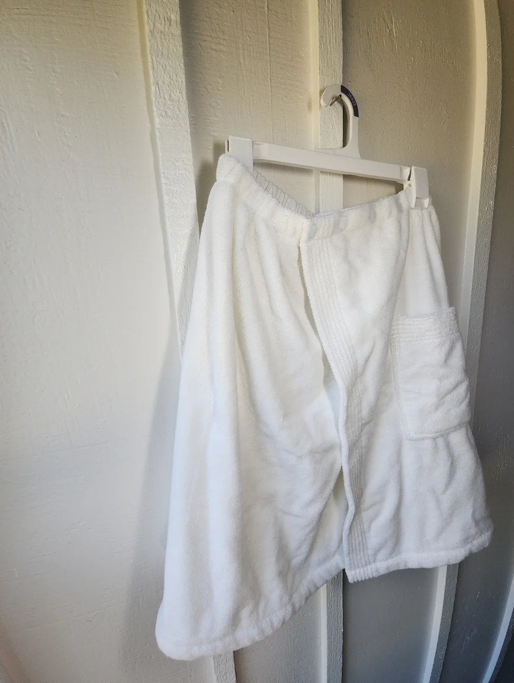 Hammacher Schlemmer Wrap Towel in White